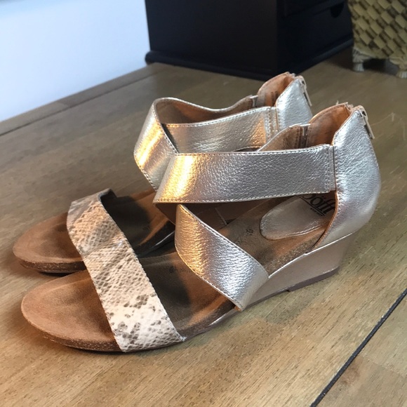 sofft gold sandals